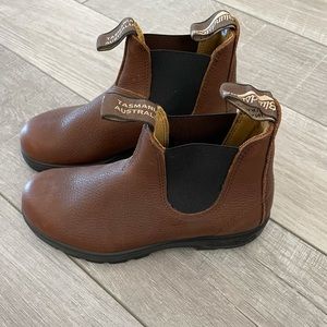 Blundstone boots NWOT